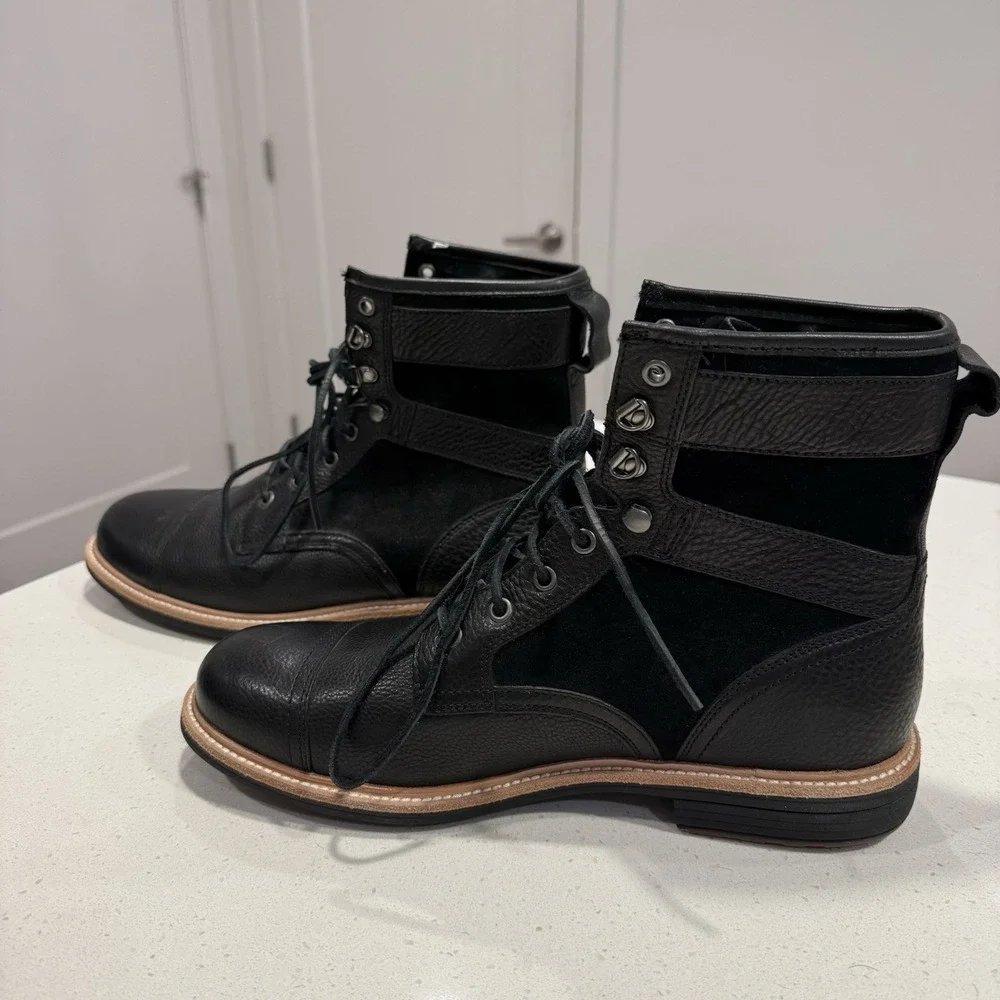 Men's sz 11 UGG Magnusson Cap-Toe‎ Boots Black Leather Chukka Lace-Up 1018725